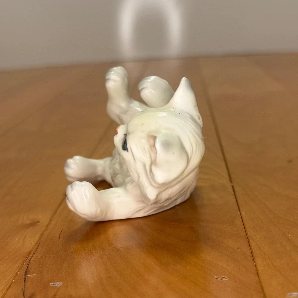 Vintage Lefton White Persian Cat Figurine 151 Blue Eyes Playful Kitten Japan